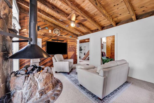 575 Dolores Avenue, Half Moon Bay CA: https://media.crmls.org/mediaz/172dff27-852a-44e2-a960-cf068f57c84f.jpg