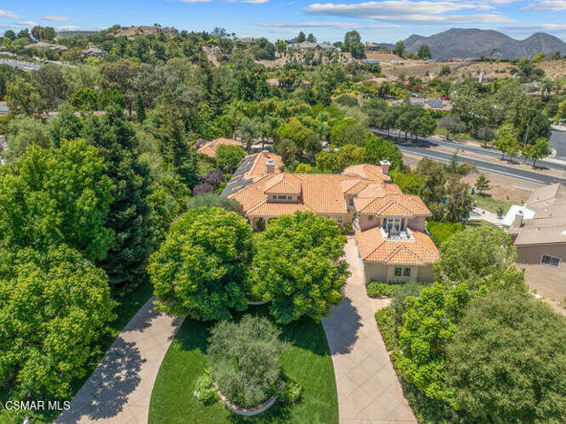 421 Whitegate Road, Thousand Oaks CA: https://media.crmls.org/mediaz/172e51d9-2fe8-4db9-be37-b4405a8e4c12.jpg