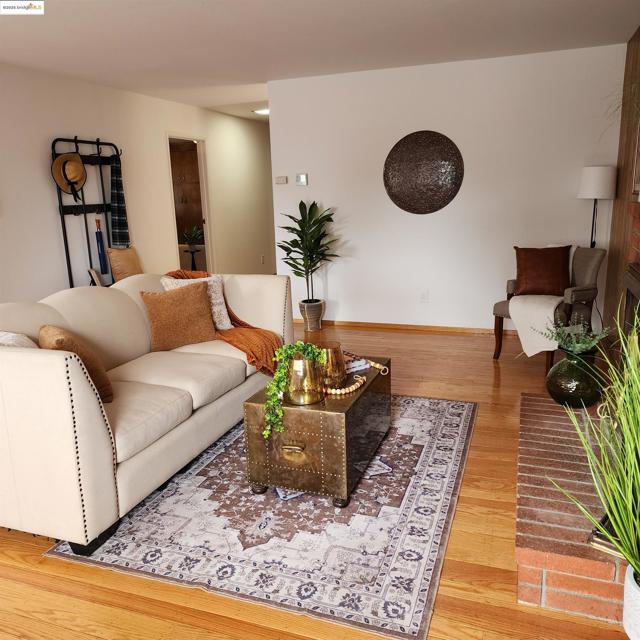 3312 Wisconsin St, Oakland CA: https://media.crmls.org/mediaz/172e6d13-96ae-4603-a81a-1d7a90014792.jpg