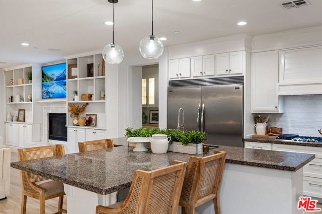 22499 Leaf Spring Court, Santa Clarita CA: https://media.crmls.org/mediaz/172ed9f7-42a1-46ff-a366-72e71570d1ba.jpg