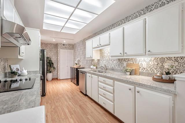 1294 Woodside Road, Redwood City CA: https://media.crmls.org/mediaz/172eea79-1ef1-48f0-a1ab-fe2dc572de51.jpg