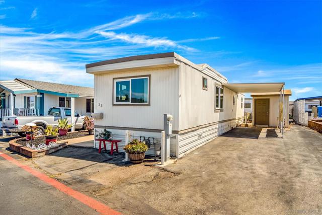 1515 Capalina Rd, San Marcos CA: https://media.crmls.org/mediaz/172ef316-75ce-49d3-b08f-1256b0ab3368.jpg