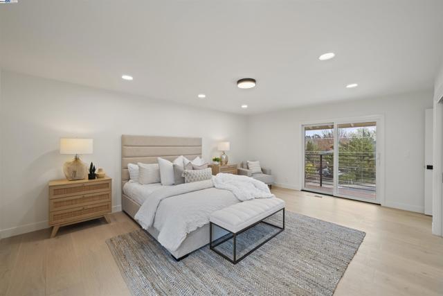 Image 22 of 51 For 4253 Mirador Dr