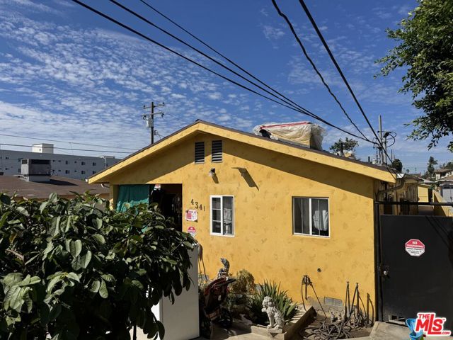 4341 W 106th Street, Inglewood CA: https://media.crmls.org/mediaz/172f4d32-ed33-42d1-92ef-ef60f7a0415d.jpg