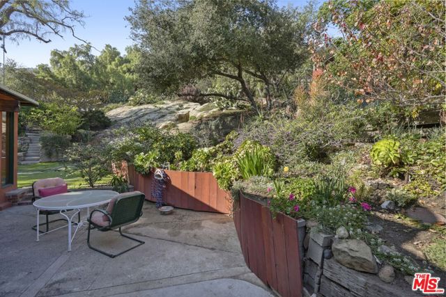 809 Basin Drive, Topanga CA: https://media.crmls.org/mediaz/172f77c3-04fa-41c9-bcd3-3d82ab3143e1.jpg