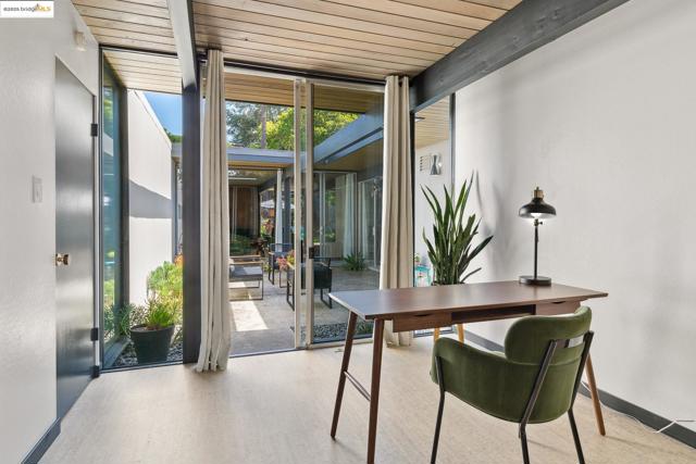 8156 Coach Dr, Oakland CA: https://media.crmls.org/mediaz/172f7b1c-1f33-4c10-b33a-ab4dc46bd1cd.jpg