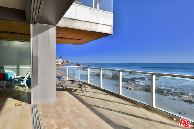24826 Malibu Road, Malibu CA: https://media.crmls.org/mediaz/1730e7df-9ab2-4c70-b636-297fb3a169d1.jpg