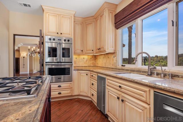 528 Flores de Oro, Rancho Santa Fe CA: https://media.crmls.org/mediaz/17315e99-b5bc-44cd-be67-58195601f9d2.jpg