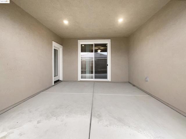 2066 Espana Ln, Rio Vista CA: https://media.crmls.org/mediaz/173169a5-6e79-4f1d-b27b-074de1f186cb.jpg