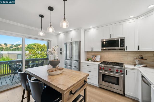 1150 Canyonwood Court, Walnut Creek CA: https://media.crmls.org/mediaz/17316b9b-b52a-4b31-8d0d-e43109479de6.jpg