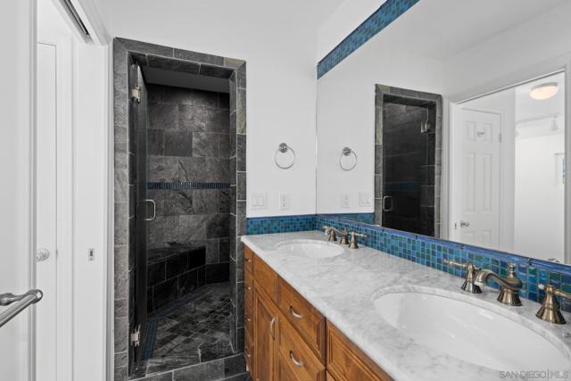 6937 Paseo Laredo, La Jolla CA: https://media.crmls.org/mediaz/17318a88-8bd5-4009-95dd-6265ff520e70.jpg