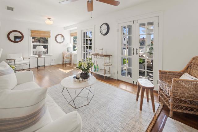 950 Olive Ave, Coronado CA: https://media.crmls.org/mediaz/17319e67-3526-452c-bd25-b0688b11a95c.jpg