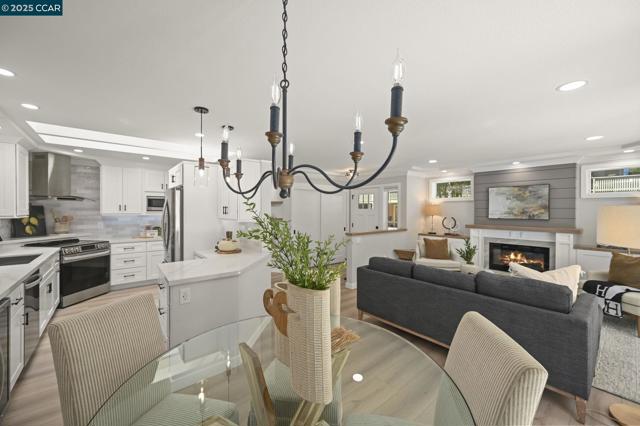 3209 Golden Rain Rd, Walnut Creek CA: https://media.crmls.org/mediaz/17329068-e847-4234-ac6e-4d62ef48729c.jpg