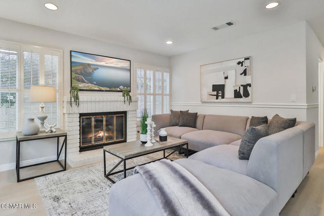 29153 Oakpath Drive, Agoura Hills CA: https://media.crmls.org/mediaz/17329779-5fc3-40ca-b86e-8020b50cb1d4.jpg