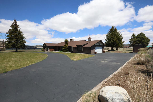 108 Palomino Drive, Big Bear CA: https://media.crmls.org/mediaz/1732b3da-01cb-4b49-8fd5-5850ecd24ad8.jpg