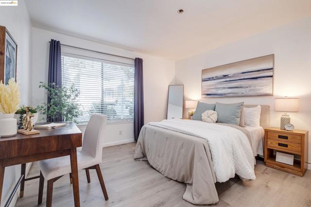 389 Belmont St, Oakland CA: https://media.crmls.org/mediaz/1732fccc-741e-45b3-87fb-6b338bcded0c.jpg