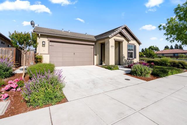 681 Segovia Drive, Hollister CA: https://media.crmls.org/mediaz/1733a611-c142-411d-8301-aaa8f8656fc4.jpg