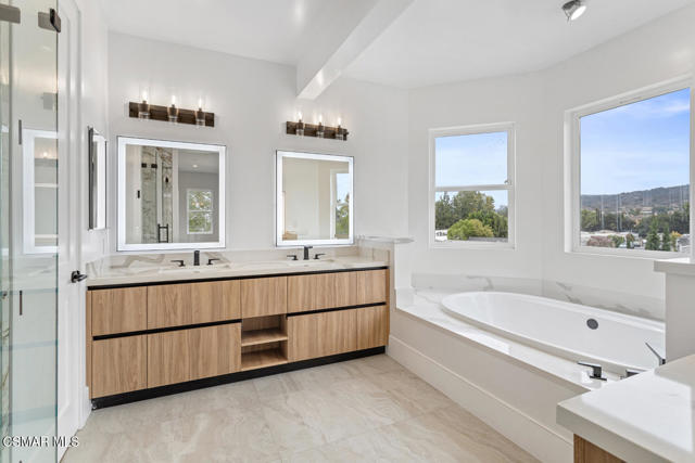 295 Toyon Court, Thousand Oaks CA: https://media.crmls.org/mediaz/1733efbb-2528-4ec9-a086-2287e1abc2d6.jpg