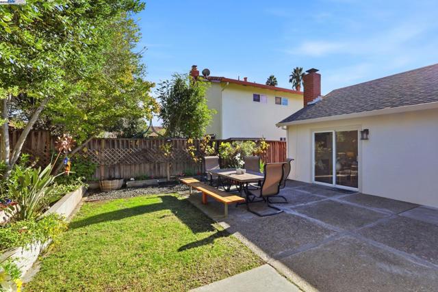 240 Carmelita Pl, Fremont CA: https://media.crmls.org/mediaz/17340701-6795-4659-a37b-018e32ce46ea.jpg