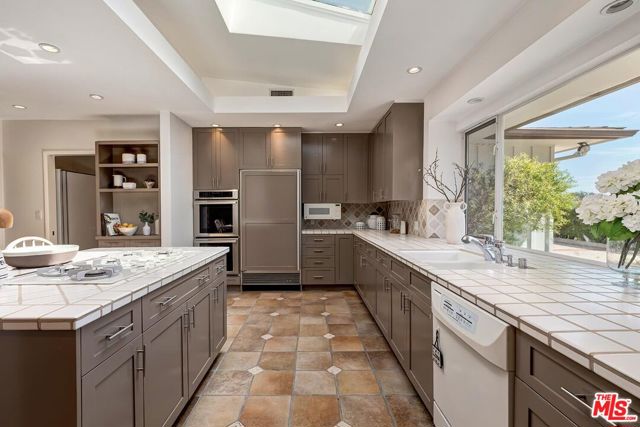 251 Ashdale Avenue, Los Angeles CA: https://media.crmls.org/mediaz/173434ca-5faf-41ab-b74e-c7068a379747.jpg