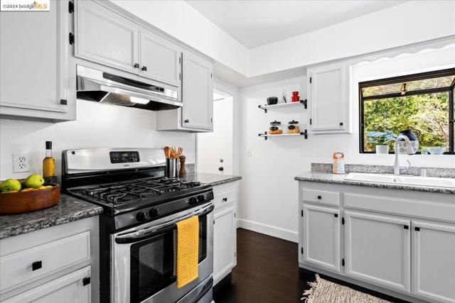 Image 16 of 54 For 3233 Ardley Ave
