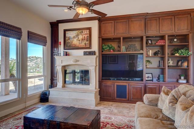 16677 Falcon Heights Rd, Ramona CA: https://media.crmls.org/mediaz/1734e6e3-3390-4806-a330-d0ff2d3fade9.jpg
