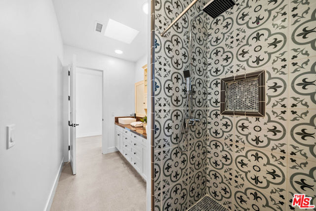 32070 Via Vera, Bonsall CA: https://media.crmls.org/mediaz/1735afd1-d48d-4092-ac98-c8a3fbaf85b9.jpg