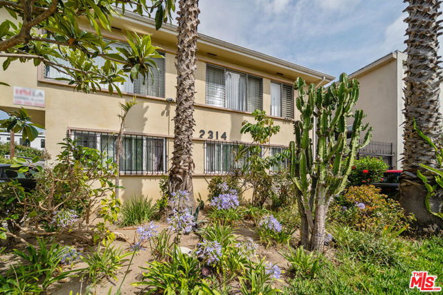 2314 S Corning, Los Angeles CA: https://media.crmls.org/mediaz/17361a25-5d9f-46ae-8a47-66d390bce04b.jpg