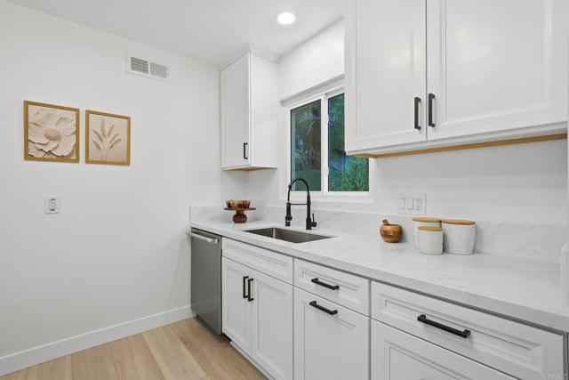 Detail Gallery Image 25 of 69 For 323 Glencrest Dr, Solana Beach,  CA 92075 - 3 Beds | 2 Baths