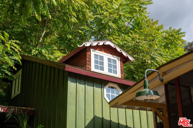 483 Sturtevant Drive, Sierra Madre CA: https://media.crmls.org/mediaz/17367a14-6a23-4433-893c-be2398177bbc.jpg
