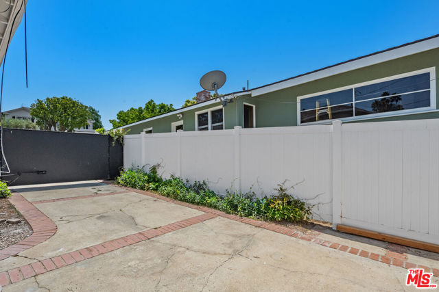 769 Wildomar, Pacific Palisades CA: https://media.crmls.org/mediaz/1736cadc-022b-4710-a495-da4eeb799ddc.jpg