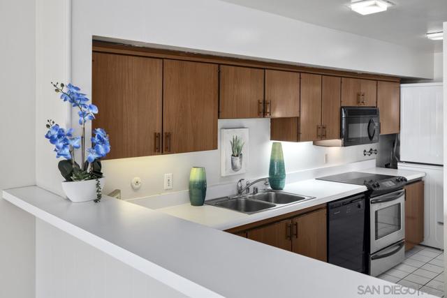 2600 TORRY PINES RD. #B27, La Jolla CA: https://media.crmls.org/mediaz/1736d954-f565-4829-a1a2-4d86fbcc27a5.jpg