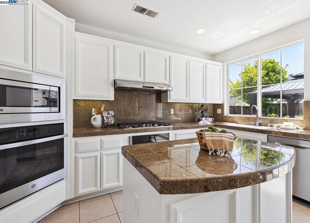 156 Elisha Ln, San Ramon CA: https://media.crmls.org/mediaz/1736edbe-2b81-4748-a90a-0b98c6b893be.jpg