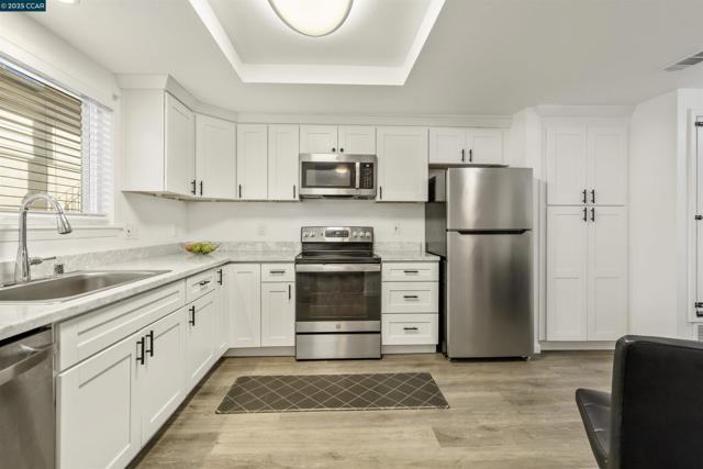 2593 El Portal Dr., San Pablo CA: https://media.crmls.org/mediaz/173768d2-2589-427f-8c11-21548ac851a6.jpg