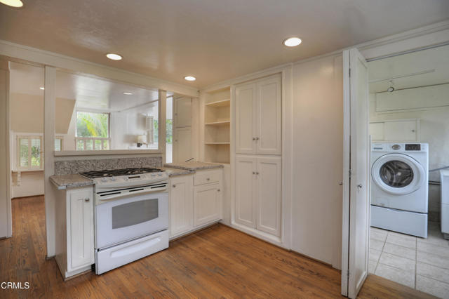 2607 Puesta Del Sol, Santa Barbara CA: https://media.crmls.org/mediaz/1737c91b-f18a-4122-8420-1e491390b491.jpg