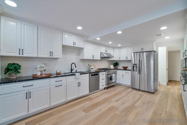 11289 Silver Buckle Way, San Diego CA: https://media.crmls.org/mediaz/1737ee2c-508c-4241-9722-0b2b1e1b664c.jpg