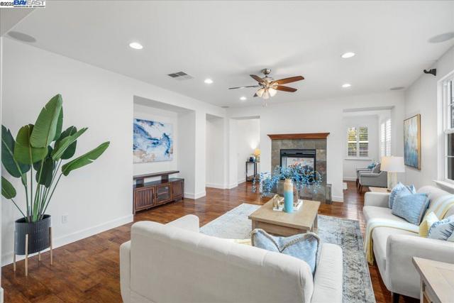 2396 Keats Ln, San Ramon CA: https://media.crmls.org/mediaz/1737fa1a-b398-40e3-814c-314269523874.jpg