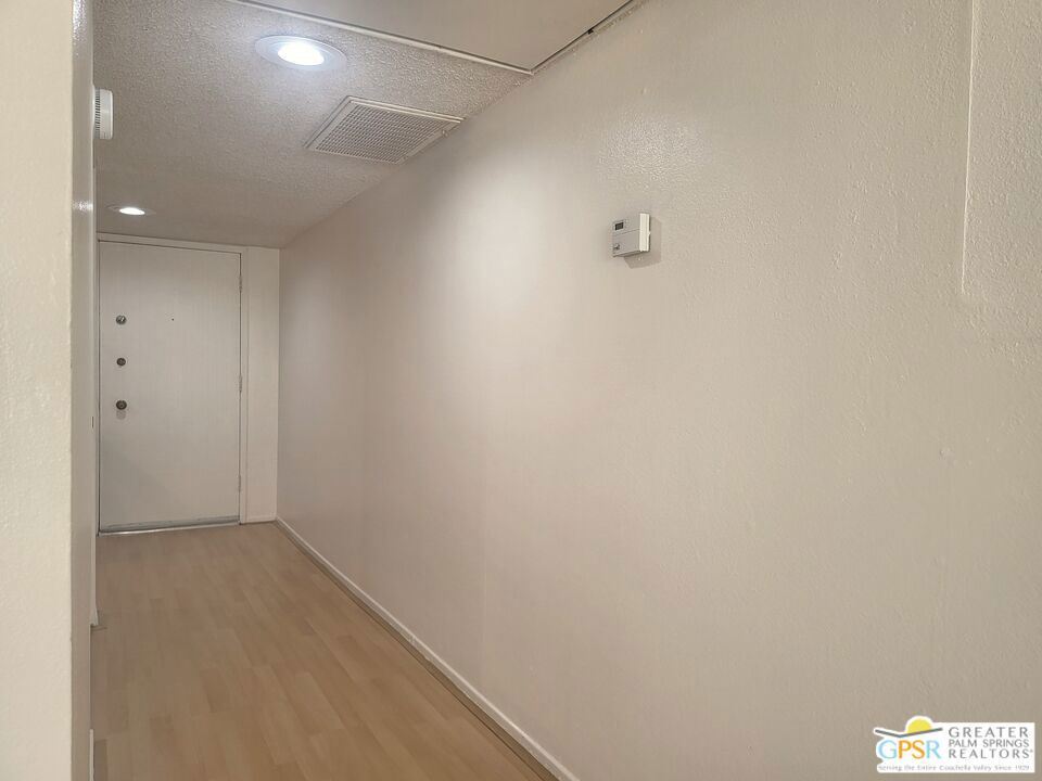https://media.crmls.org/mediaz/17390ce6-8883-414c-a081-c89cdaf0897b.jpg?preset=X-Large