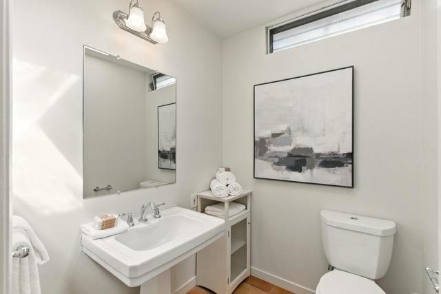341 Linfield Drive, Menlo Park CA: https://media.crmls.org/mediaz/17399c3a-9b66-494c-bd30-bc9b93edc4eb.jpg
