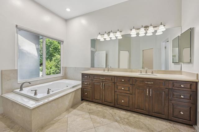 1176 LA SOMBRA Drive, San Marcos CA: https://media.crmls.org/mediaz/1739a06b-c41d-4c32-a194-5e7e3a24a009.jpg