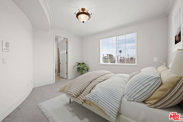 1756 Ruhland Avenue, Manhattan Beach CA: https://media.crmls.org/mediaz/1739d1b9-52cb-4518-b7c3-6d69a7f9e544.jpg