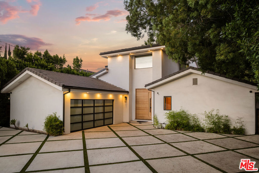 5062 Woodley Avenue