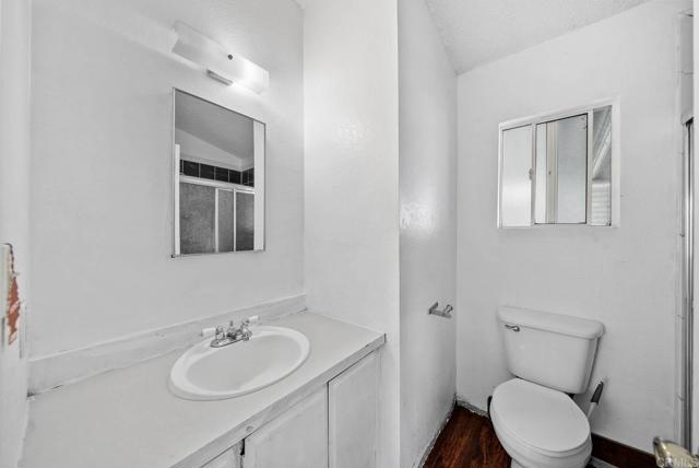Home for Sale in Lakeside