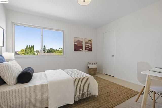 160 Manzanita Pl, Hercules CA: https://media.crmls.org/mediaz/173af7af-9ffd-4921-b859-c5e4eb0635b7.jpg