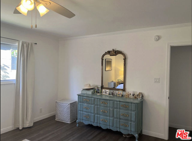 3125 Stanford Avenue, Venice CA: https://media.crmls.org/mediaz/173b6864-22a1-4350-af24-3ece37de5360.jpg