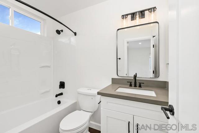 721 27 E 22nd St, National City CA: https://media.crmls.org/mediaz/173b7e33-00e5-4c7e-b237-645bb00112df.jpg