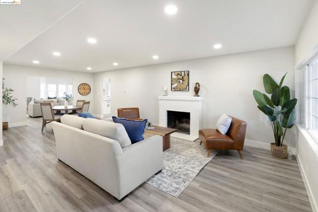 Image 5 of 26 For 2444 39th Ave