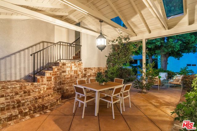 3411 Markridge Road, La Crescenta CA: https://media.crmls.org/mediaz/173c9df6-6ef8-40c7-89b1-221c9e6ae5b4.jpg