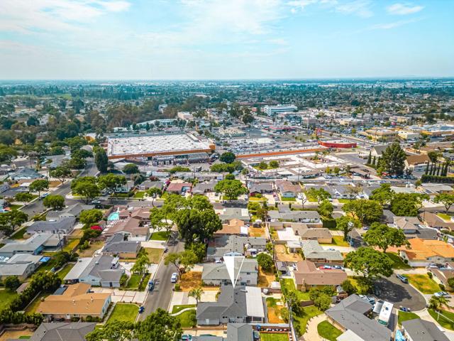 12109 Bluefield Avenue, La Mirada CA: https://media.crmls.org/mediaz/173cc47e-7e54-4ef3-81f1-40de585ebe5c.jpg