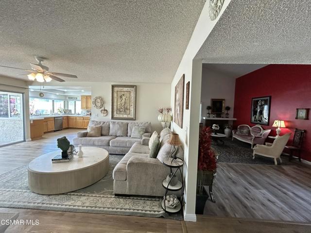 2653 N Broadmoor Avenue, Simi Valley CA: https://media.crmls.org/mediaz/173cc9b3-679d-461f-a66b-82dcdc9899a6.jpg